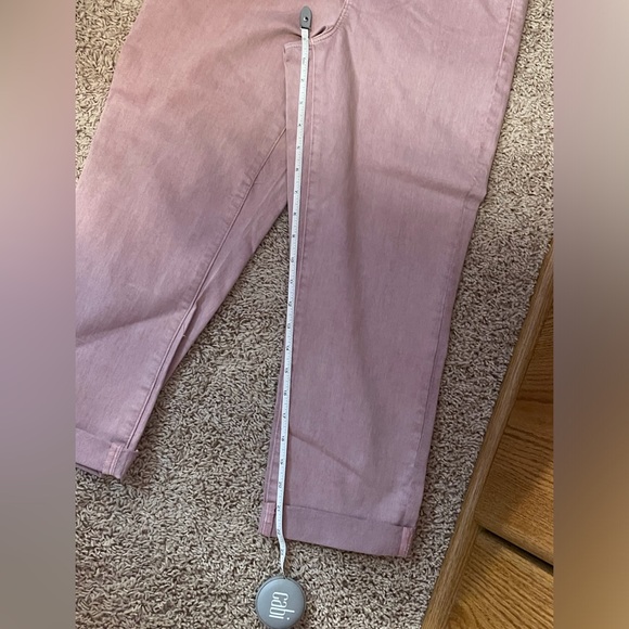 NWOT Tribal Jeans crop straight in a gorgeous dusty rose
Size 6 - Picture 6 of 7